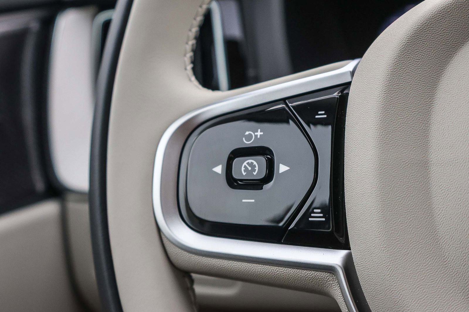 New 2026 Volvo XC60 T8 Ultra w/ Protection Package Premier image 41