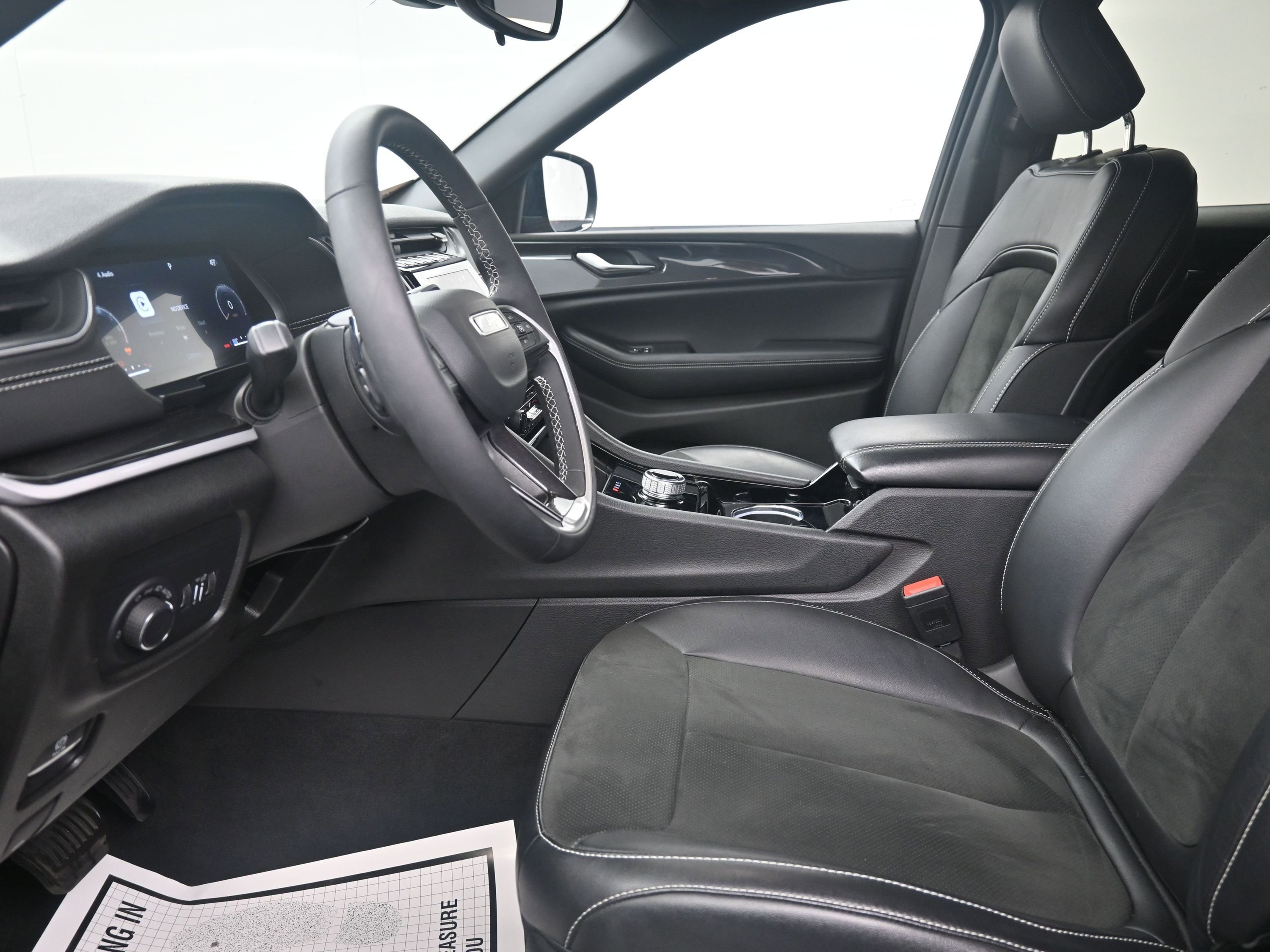 Used 2023 Jeep Grand Cherokee Altitude image 18