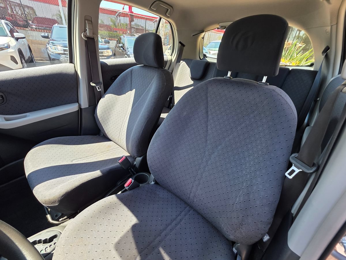 Used 2010 Toyota Yaris 4-Door Hatchback FWD image 21