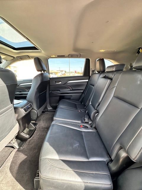 Used 2017 Toyota Highlander XLE image 26