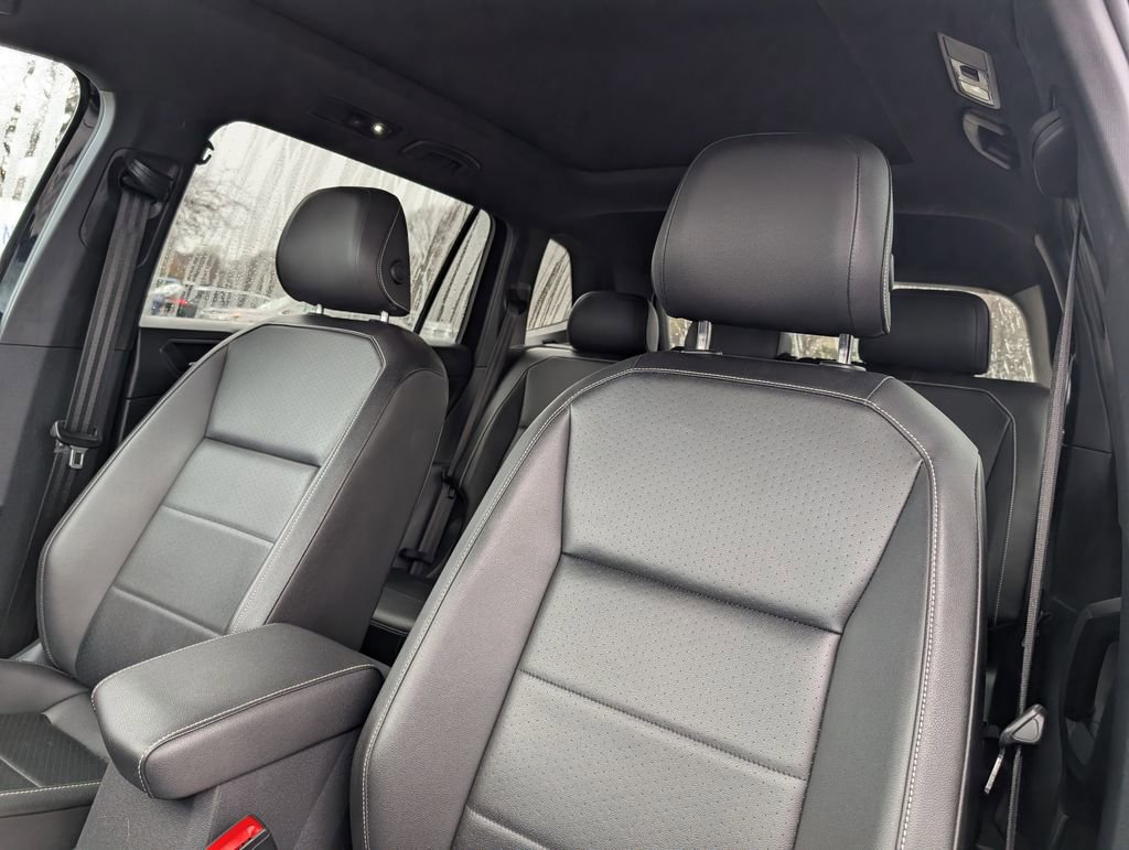 Used 2021 Volkswagen Tiguan SE R-Line image 19