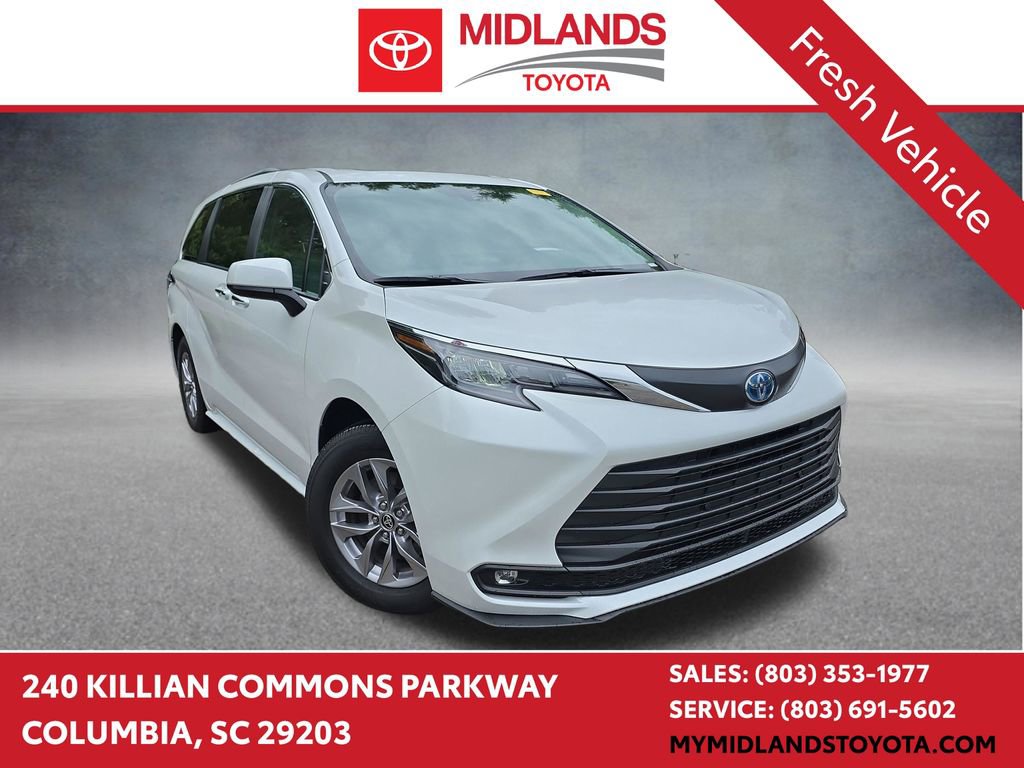 Used 2025 Toyota Sienna XLE w/ XLE Plus Package AWD/4WD image 1