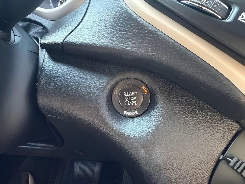 Used 2015 Jeep Cherokee Limited w/ Technology Group FWD image 17