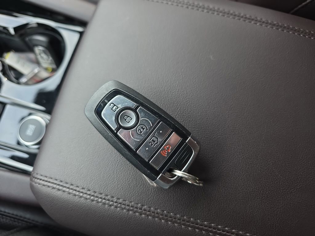 Used 2025 Ford Explorer Platinum w/ LUX Leather Package AWD/4WD image 39