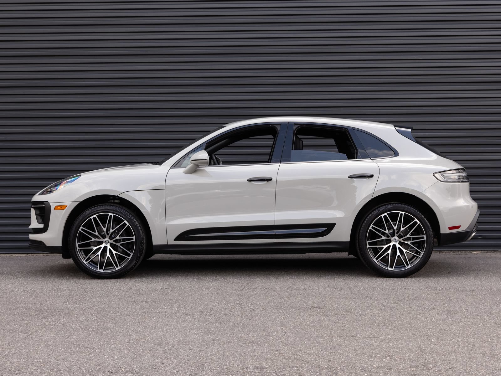 New 2025 Porsche Macan AWD/4WD image 2