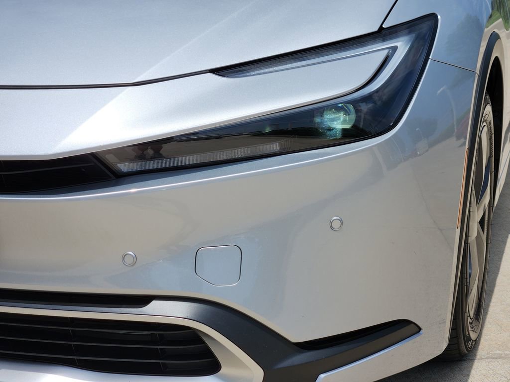 Used 2025 Toyota Prius Plug-In Hybrid FWD image 10