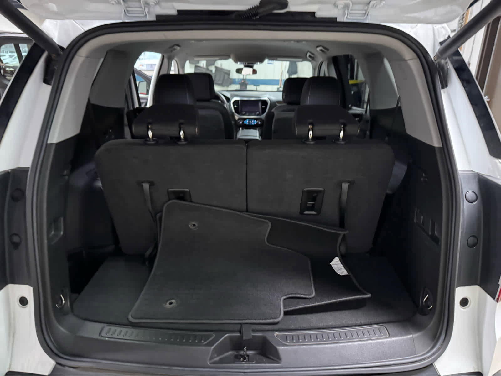 Certified 2023 GMC Acadia SLE w/ Driver Convenience Package image 12