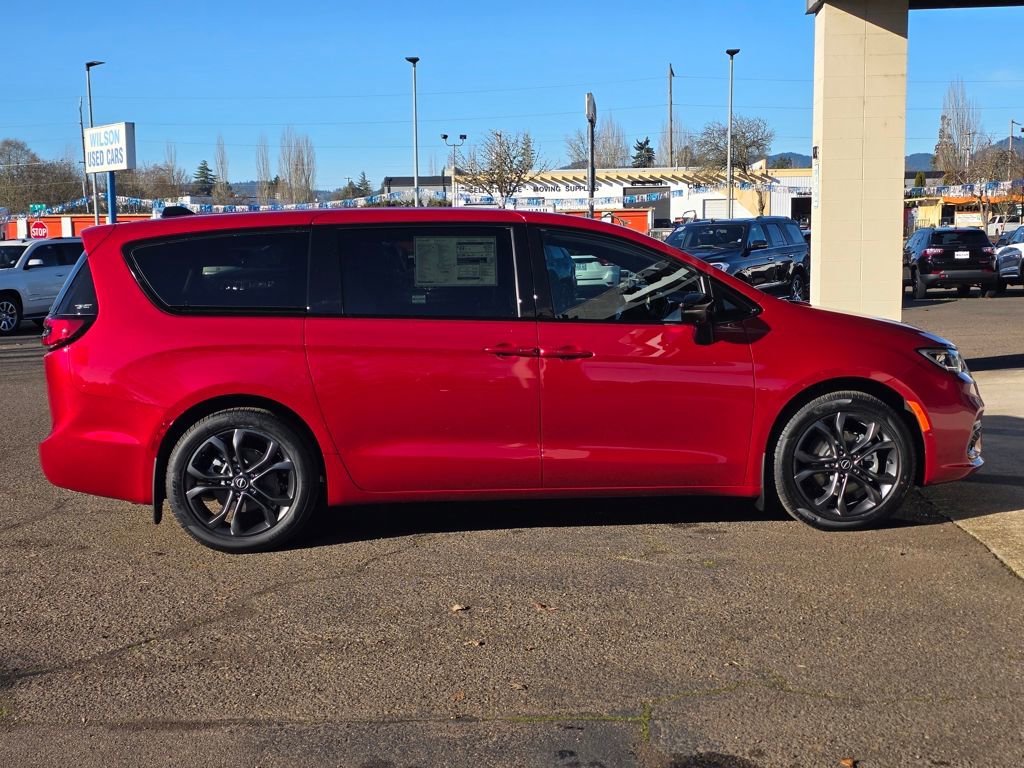 New 2026 Chrysler Pacifica Select image 8