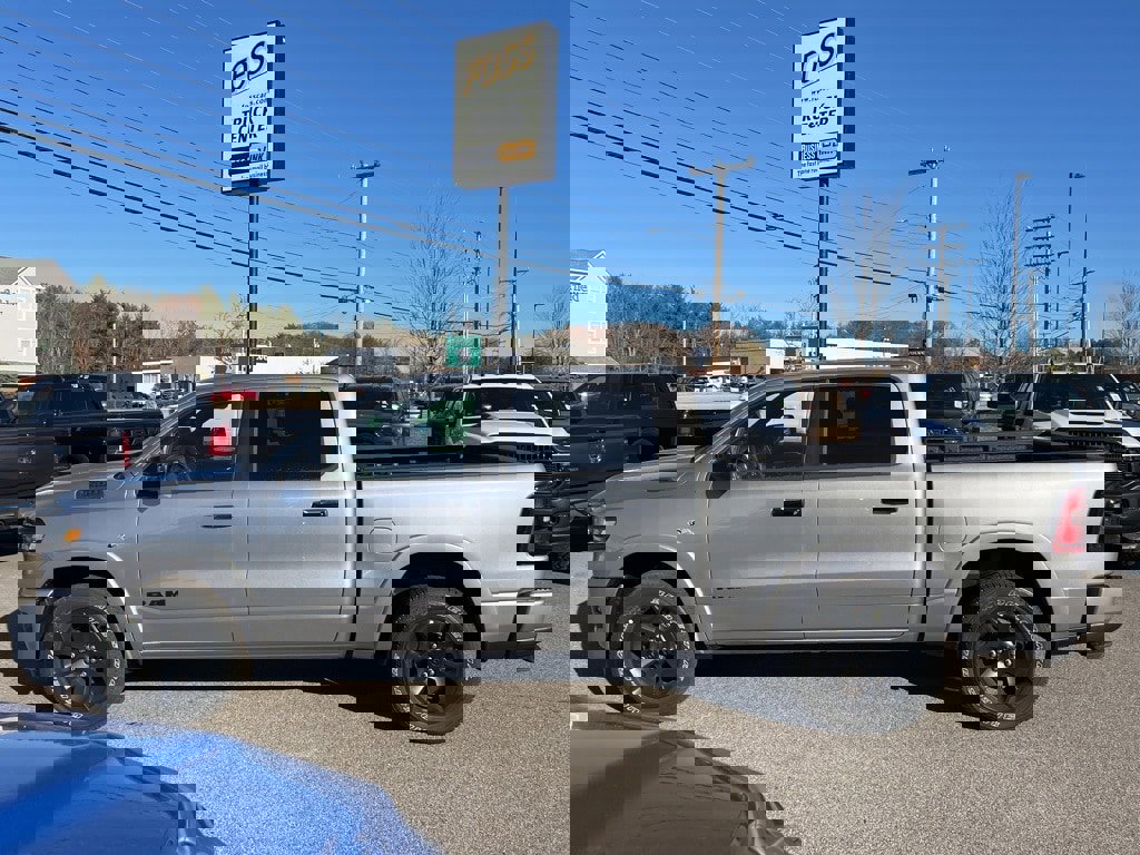 New 2026 RAM 1500 4x4 Crew Cab image 4