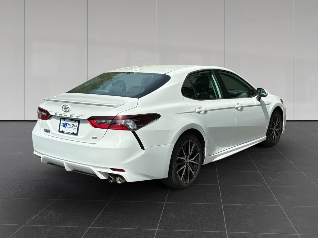 Used 2023 Toyota Camry SE FWD image 5