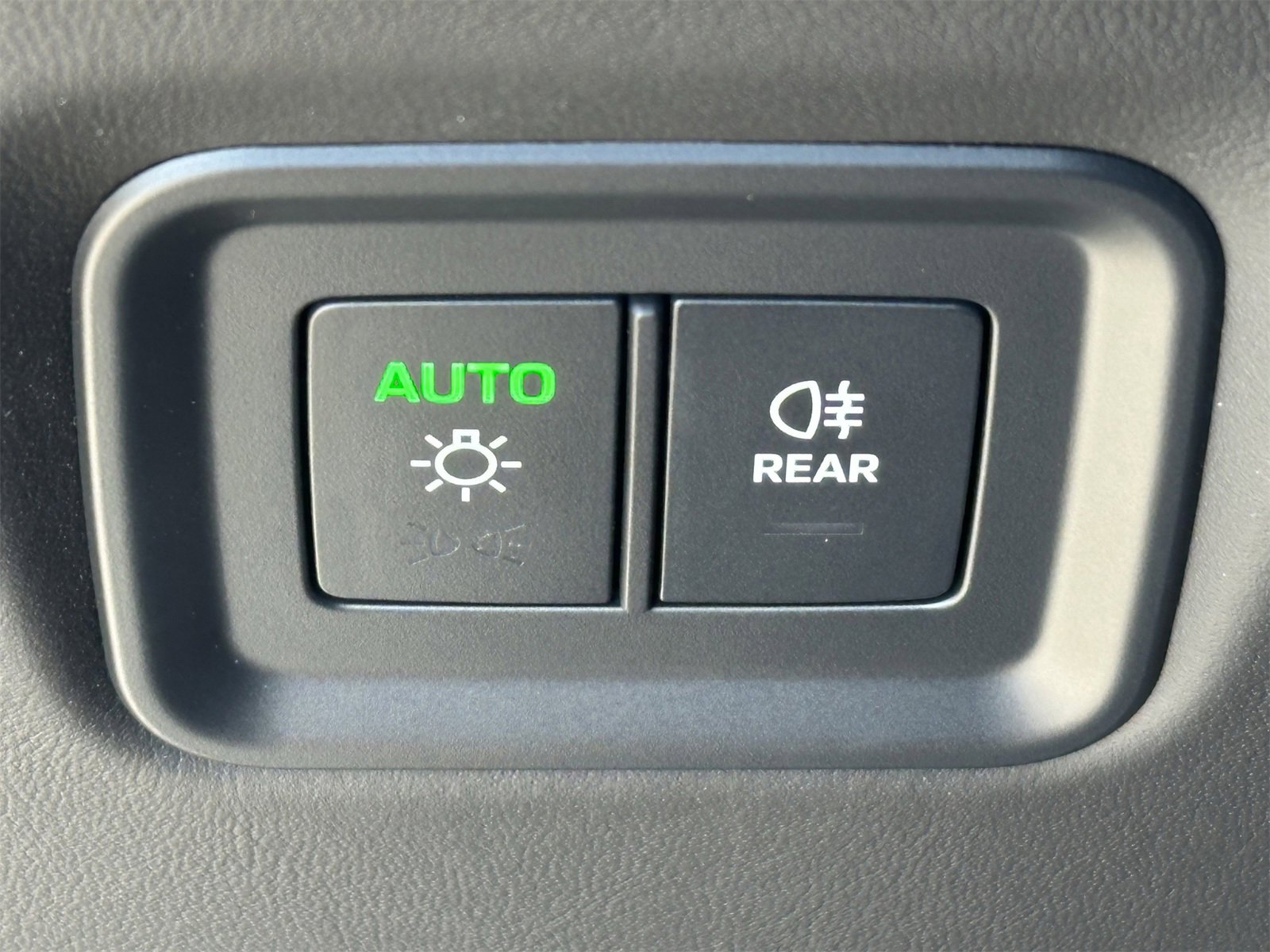 Certified 2024 Porsche Cayenne Coupe image 29