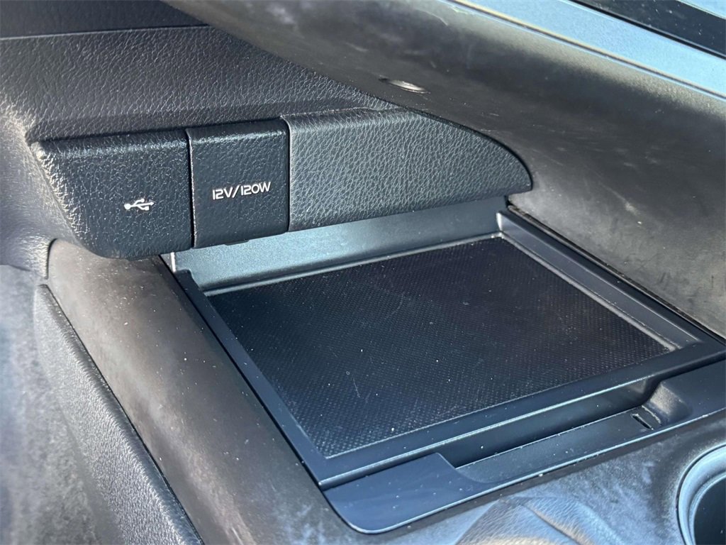 Used 2023 Toyota Camry SE image 8