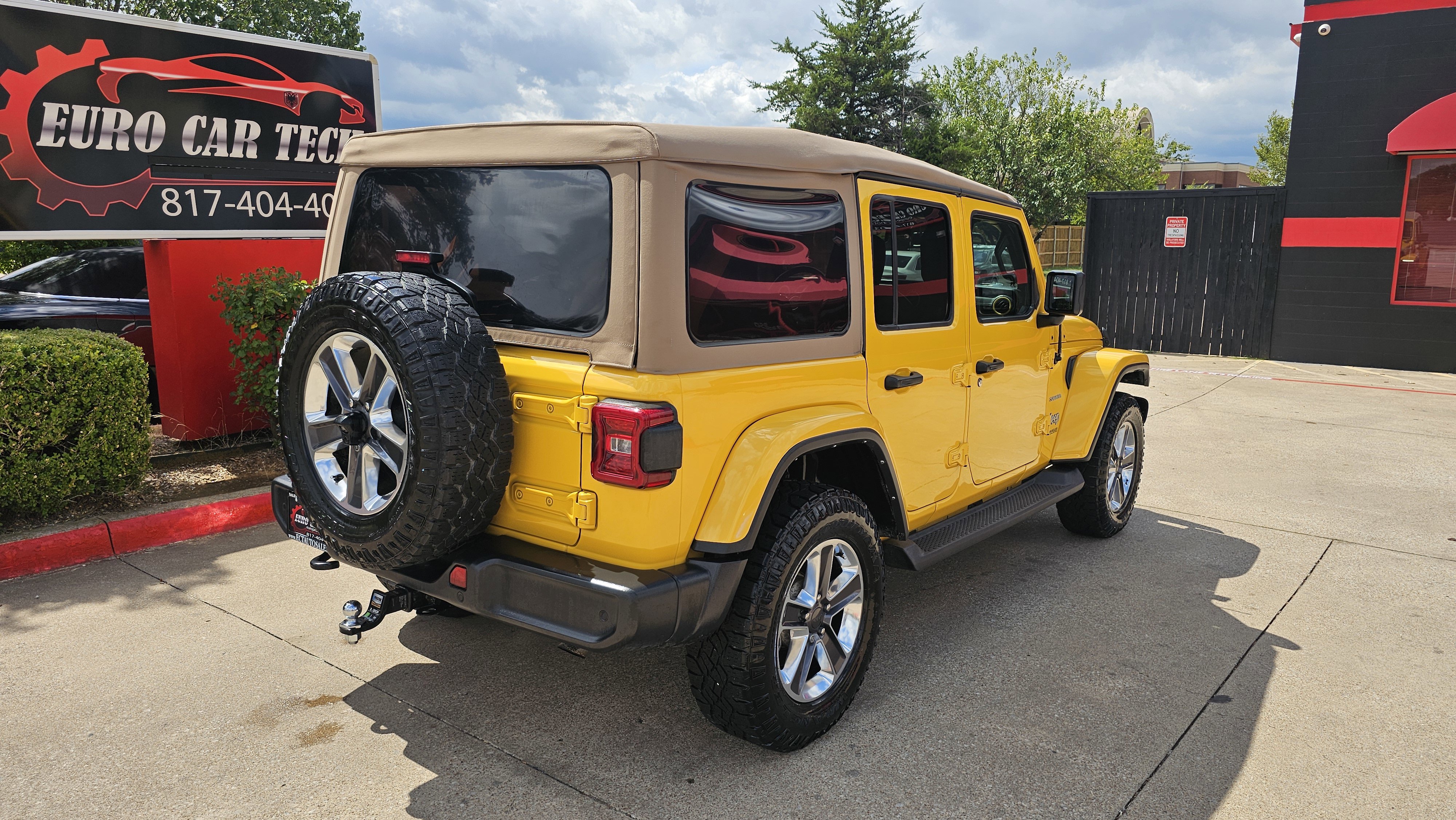 Used 2021 Jeep Wrangler Unlimited Sahara image 8