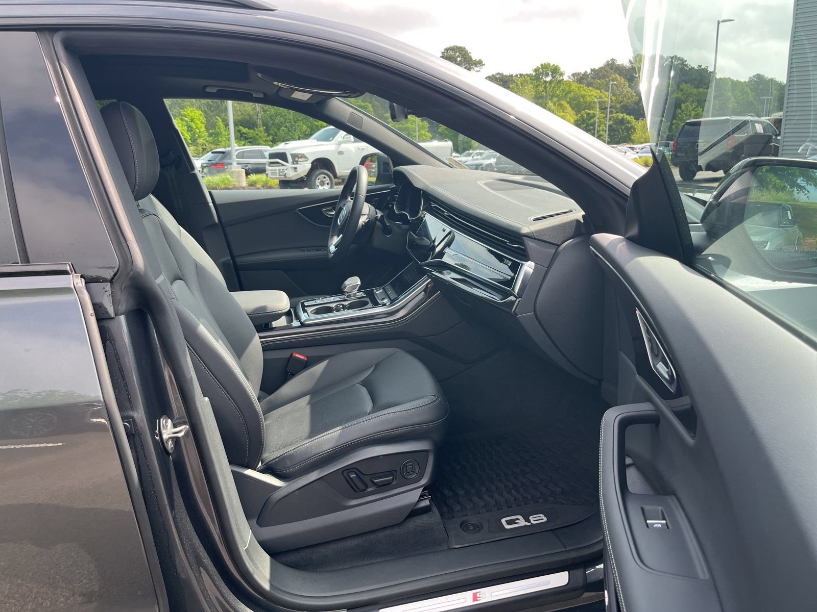 Used 2025 Audi Q8 Premium Plus w/ Premium Plus Package AWD/4WD image 38