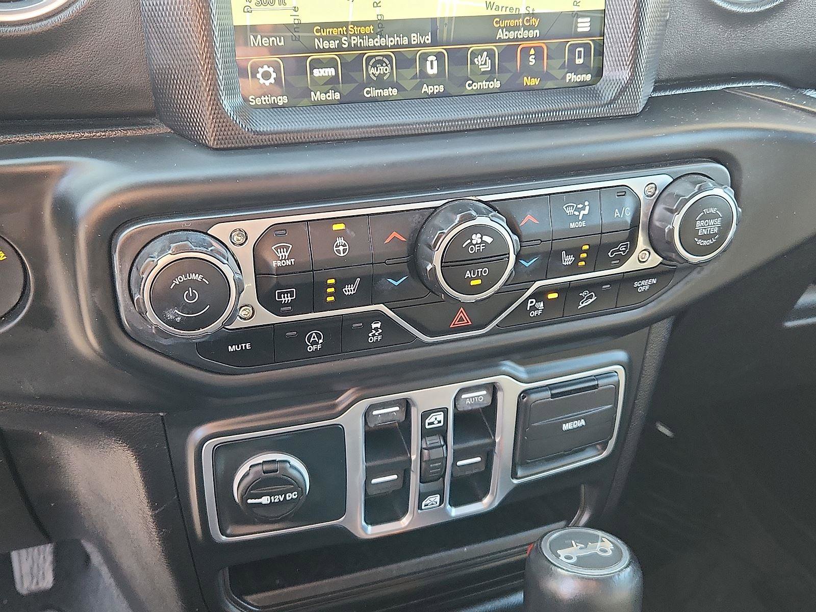 Used 2018 Jeep Wrangler Unlimited Sahara image 15