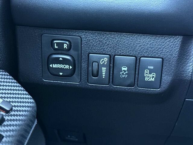 Used 2015 Toyota RAV4 Limited w/ Technology Package AWD/4WD image 30