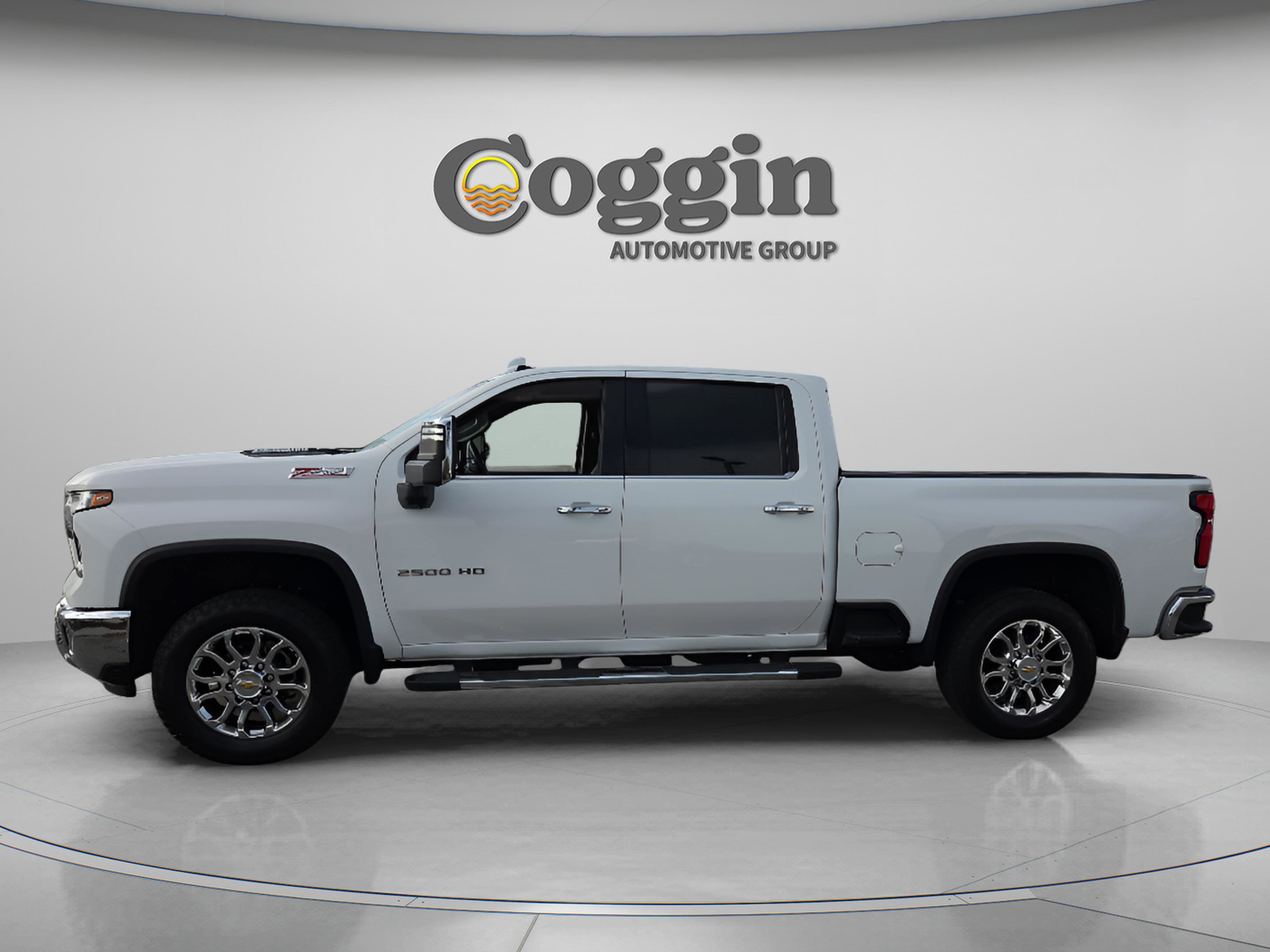 Used 2025 Chevrolet Silverado 2500 LTZ w/ LTZ Premium Package image 3