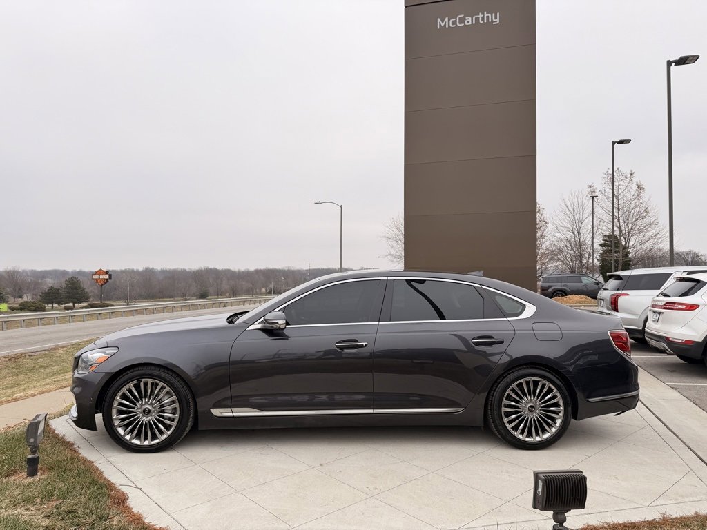 Used 2020 Kia K900 Luxury image 3