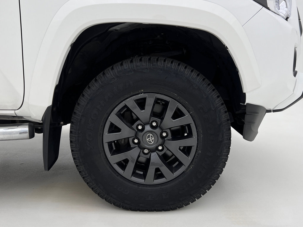 Used 2022 Toyota Tacoma SR5 AWD/4WD image 28