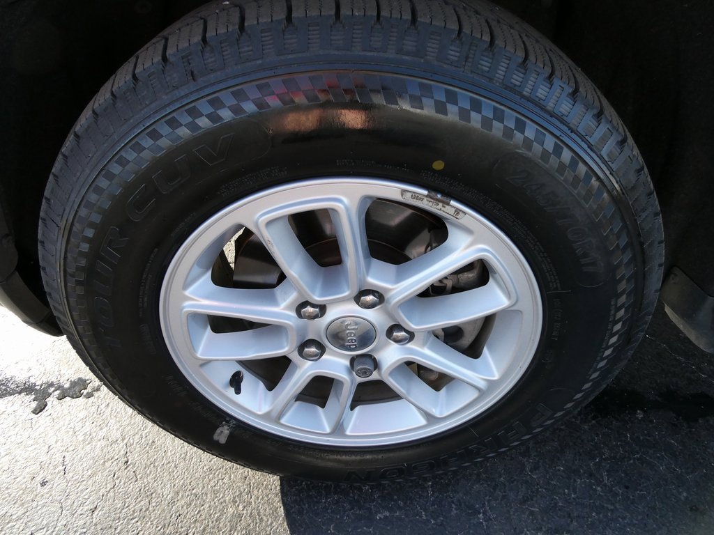 Used 2020 Jeep Grand Cherokee Laredo image 10