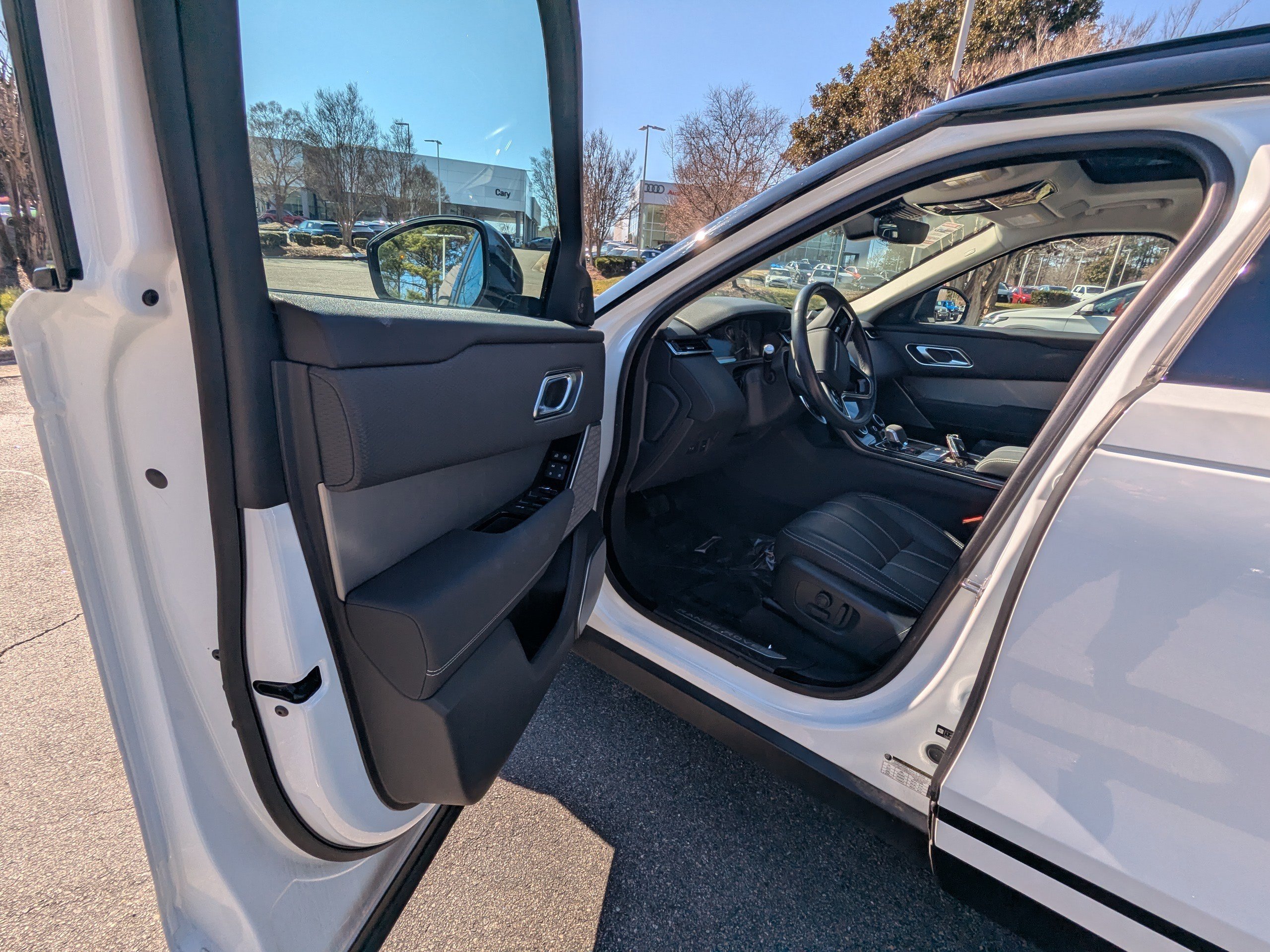 Used 2022 Land Rover Range Rover Velar S image 8