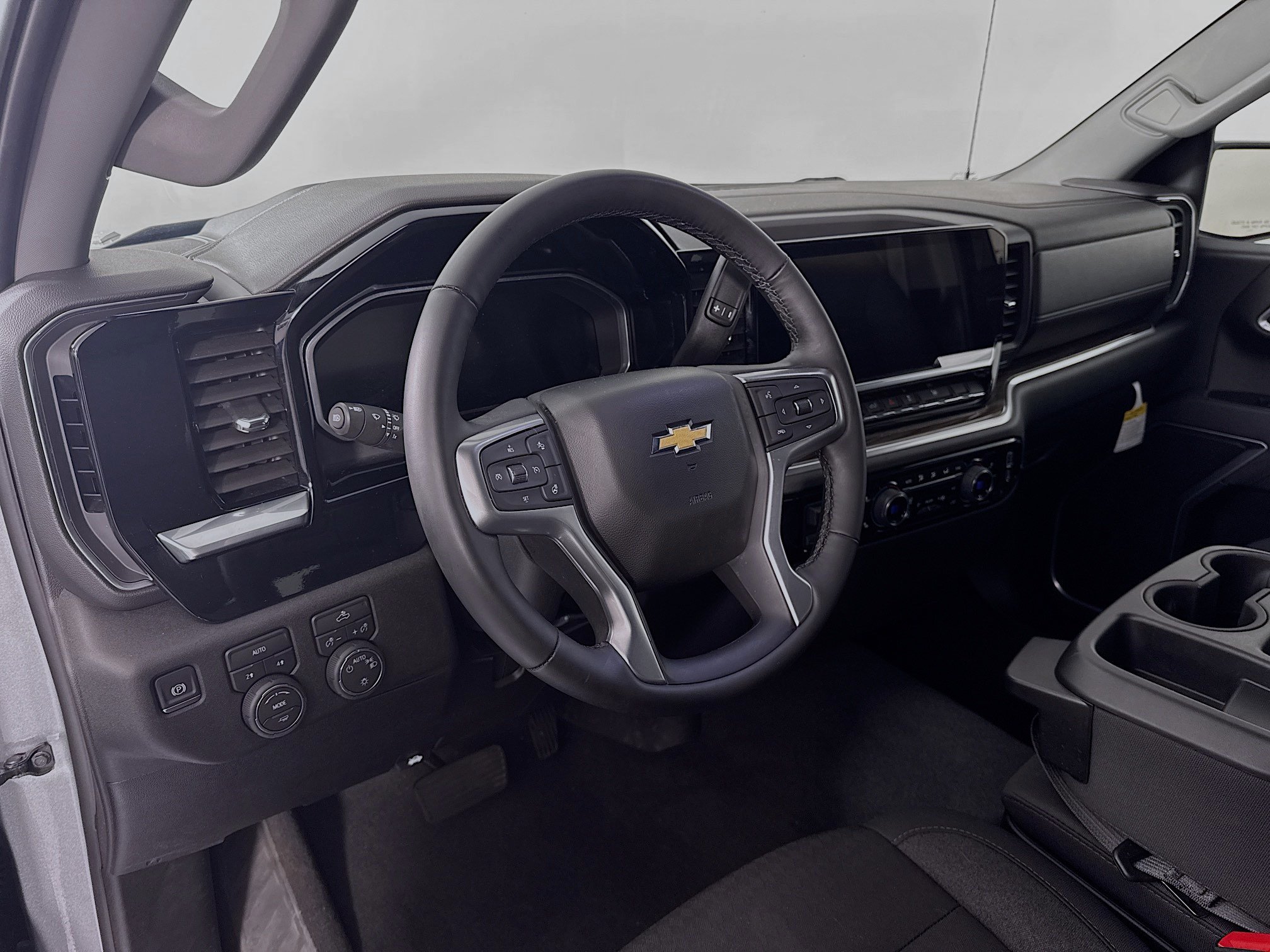 Used 2026 Chevrolet Silverado 1500 LT AWD/4WD image 9