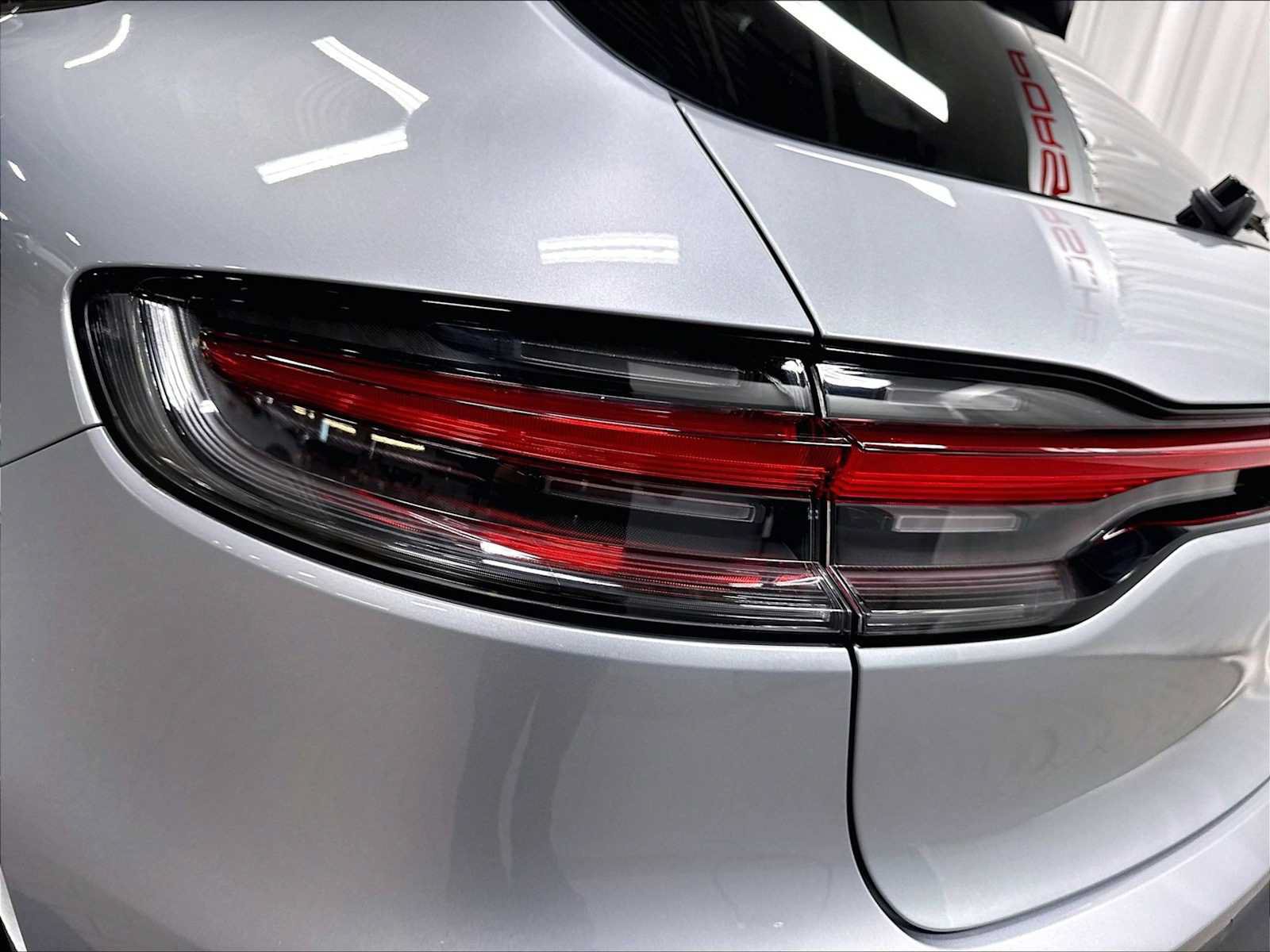Used 2026 Porsche Macan AWD/4WD image 35