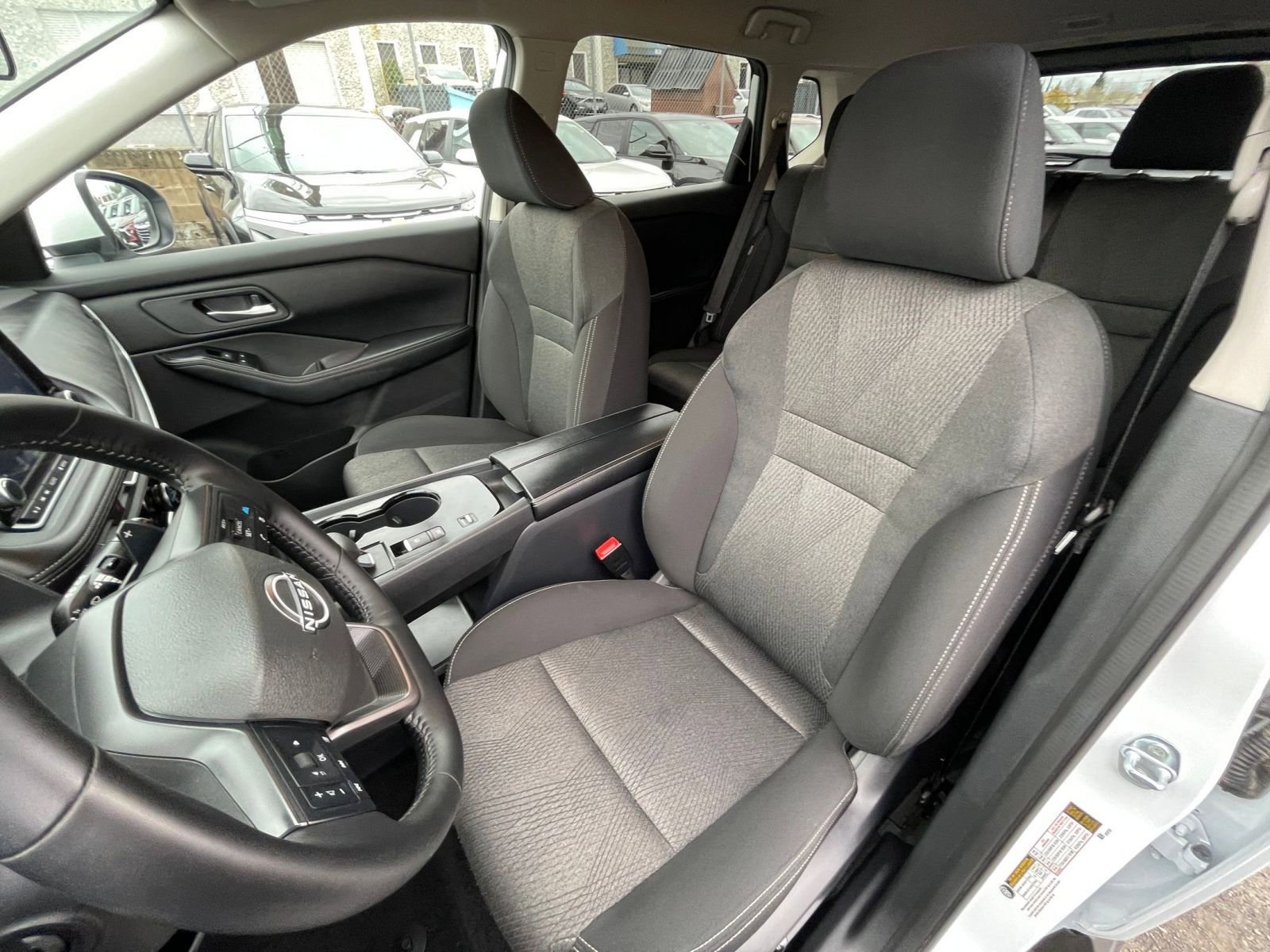 Used 2025 Nissan Rogue SV image 38