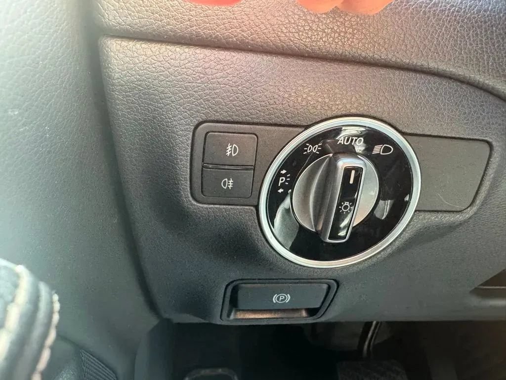 Used 2018 Mercedes-Benz GLA 250 4MATIC image 25