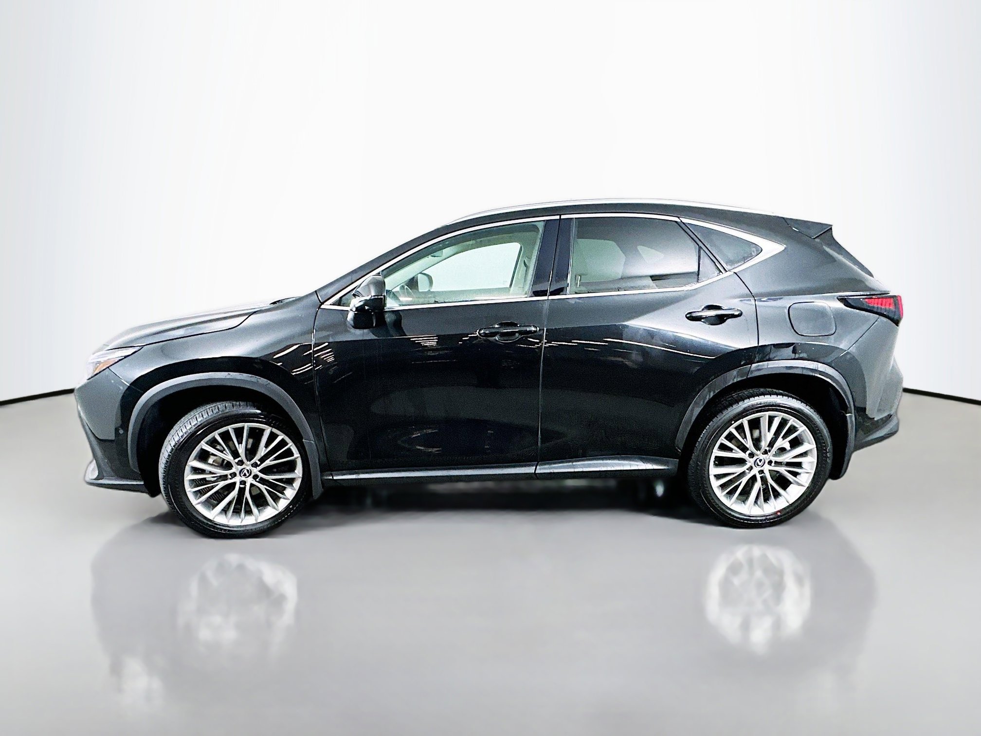 Used 2025 Lexus NX 350 AWD w/ Cold Area Package image 4