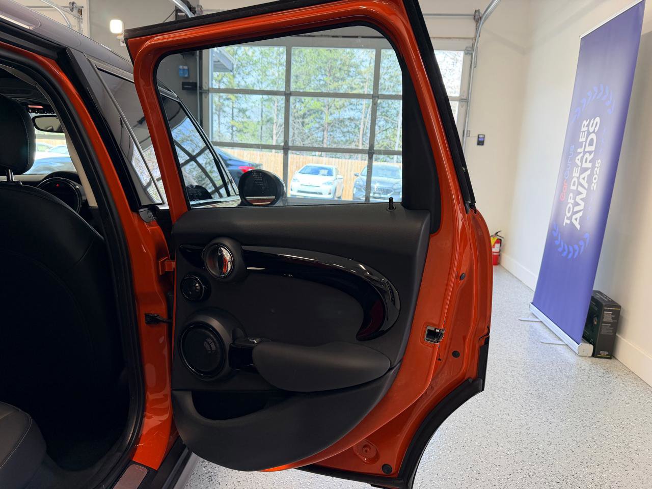 Used 2019 MINI Cooper 4-Door Hardtop image 26