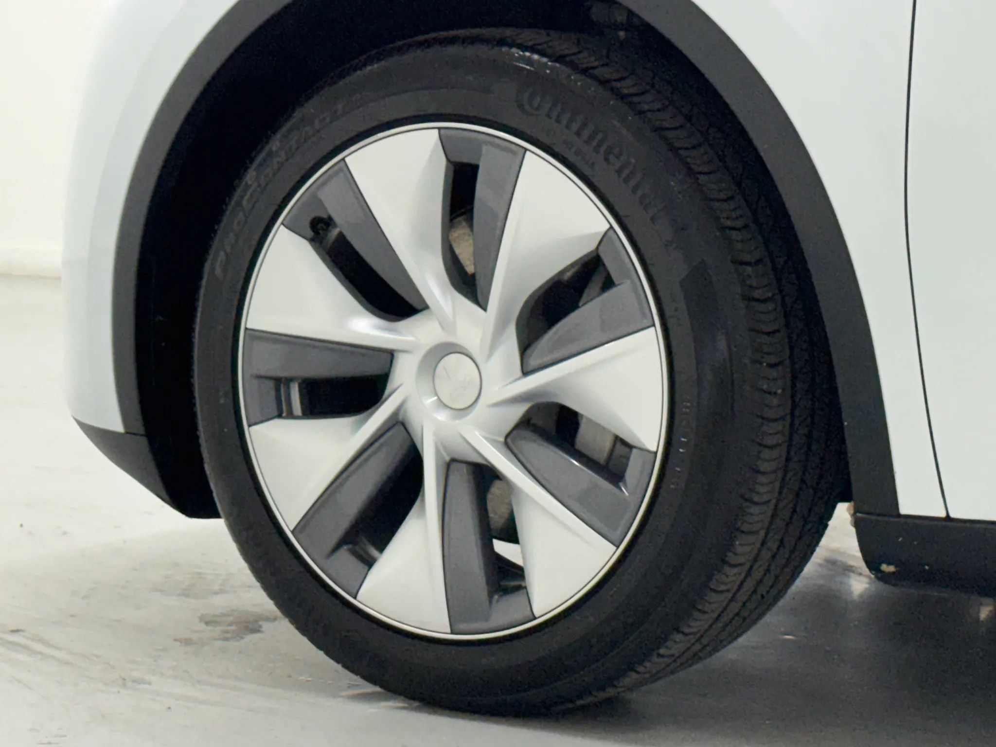 Used 2023 Tesla Model Y Long Range image 35
