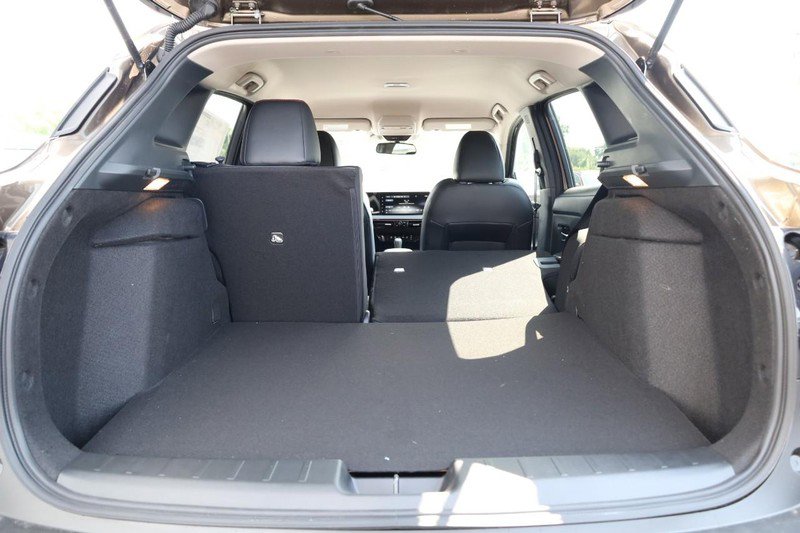 New 2025 Nissan Kicks SR image 8