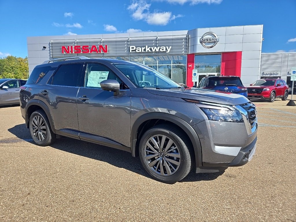 New 2025 Nissan Pathfinder SL image 1
