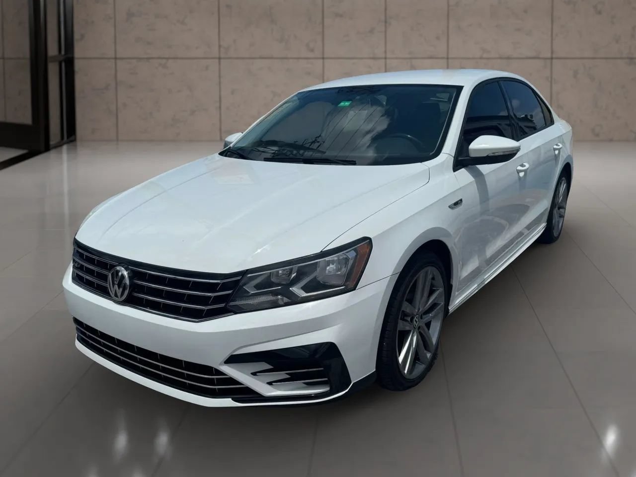 Used 2018 Volkswagen Passat 2.0T R-Line FWD image 8