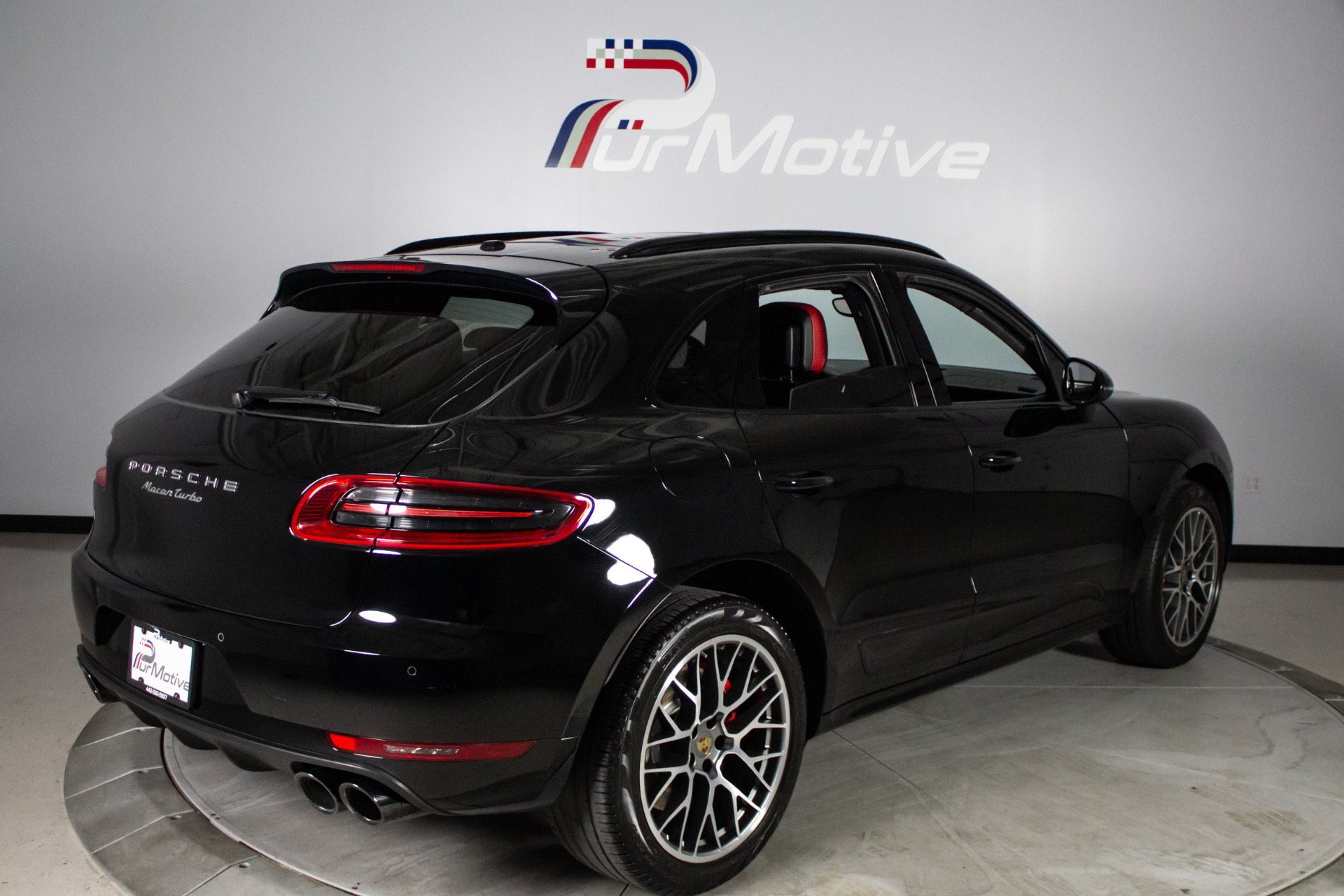 Used 2018 Porsche Macan Turbo AWD/4WD image 10