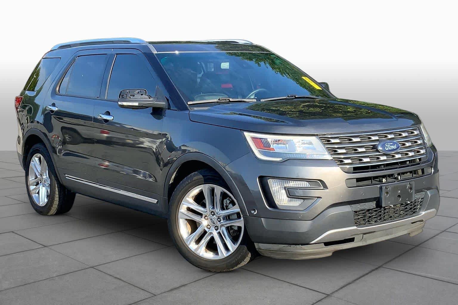 Used 2017 Ford Explorer Limited w/ Equipment Group 301A FWD image 2