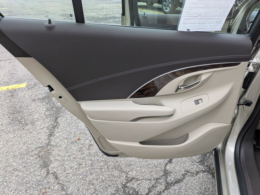 Used 2015 Buick LaCrosse image 27