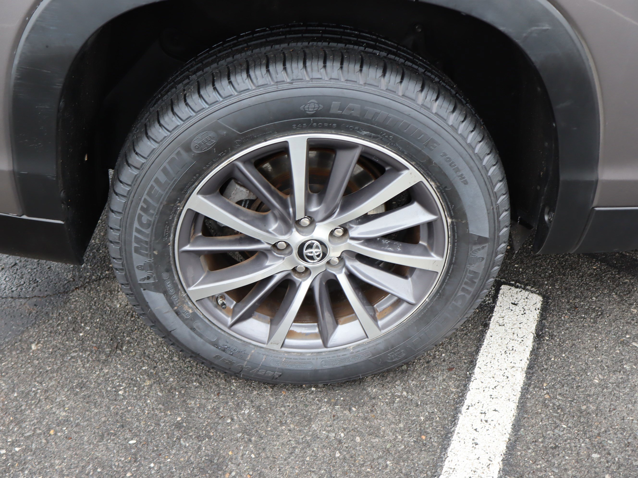 Used 2019 Toyota Highlander XLE image 41