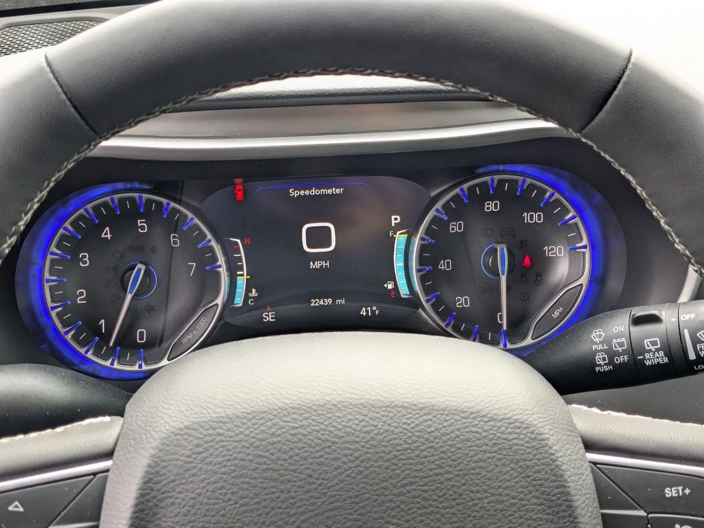 Used 2025 Chrysler Pacifica Select image 19