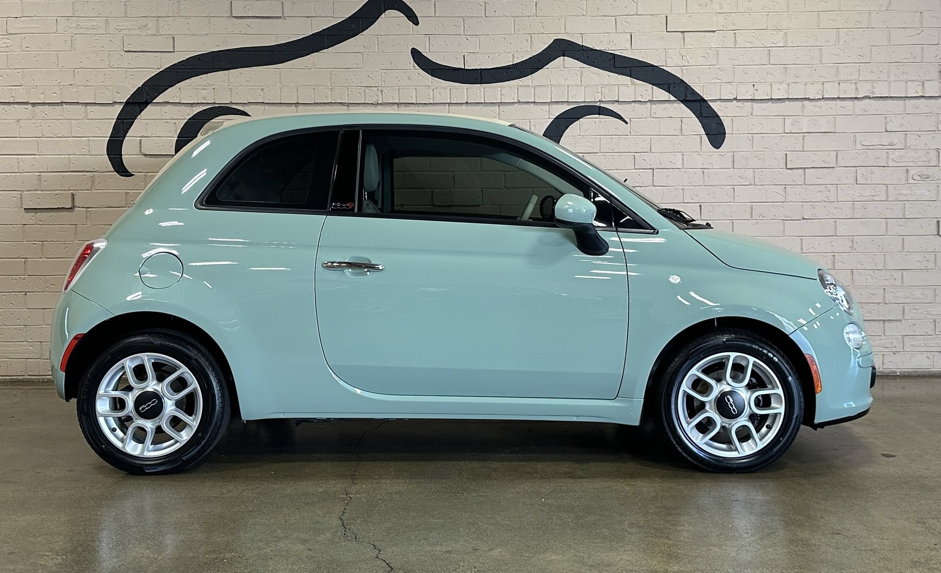 Used 2015 FIAT 500 Pop FWD image 4