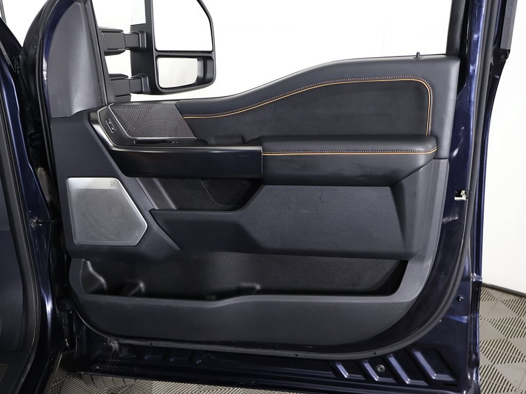 Used 2023 Ford F450 Platinum w/ FX4 Off-Road Package AWD/4WD image 31