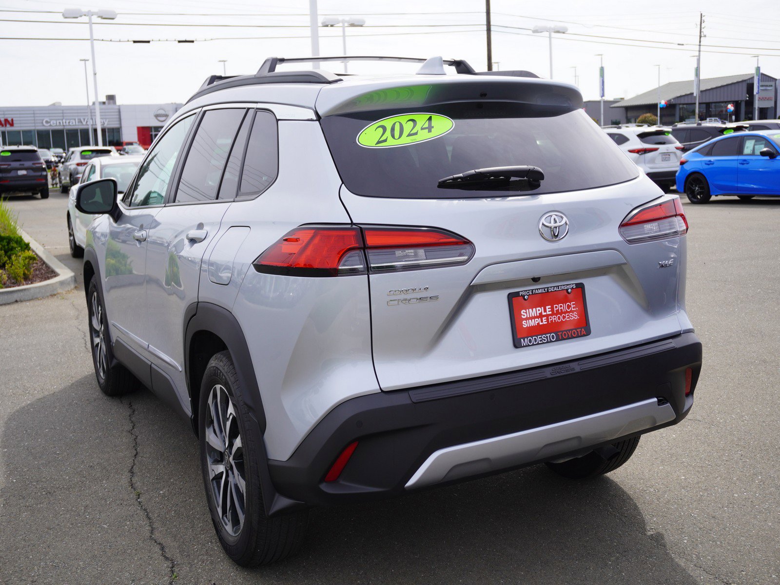 Used 2024 Toyota Corolla Cross XLE w/ Convenience Package image 8