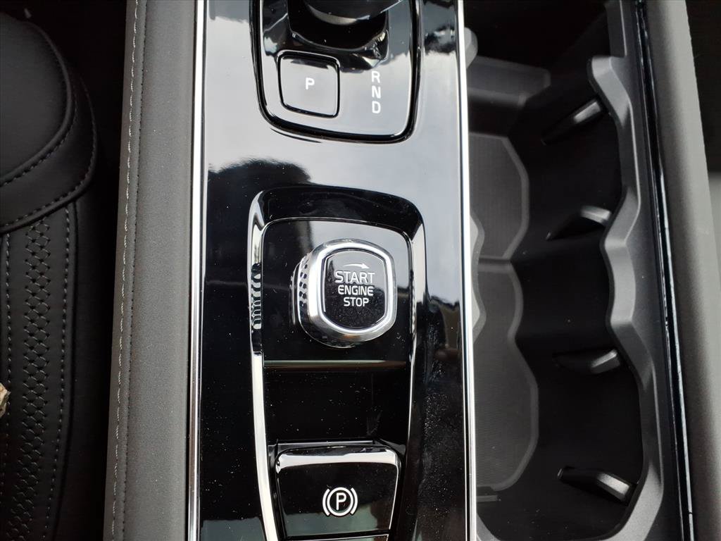 New 2026 Volvo XC90 B6 Plus w/ Protection Package Premier AWD/4WD image 21