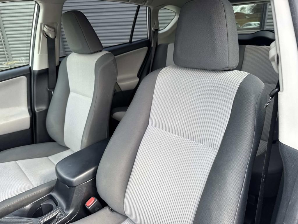 Used 2014 Toyota RAV4 LE image 5