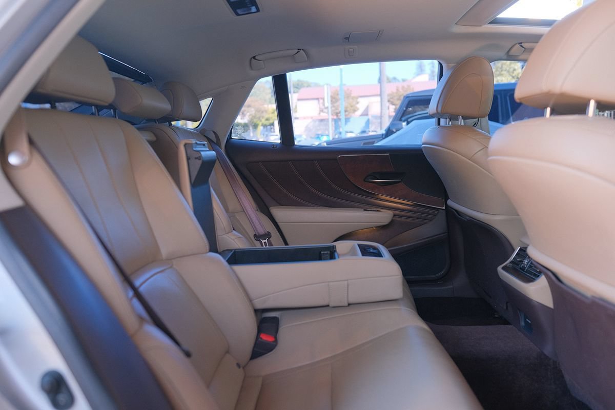 Used 2018 Lexus LS 500 w/ Accessory Package (Z2) RWD image 23