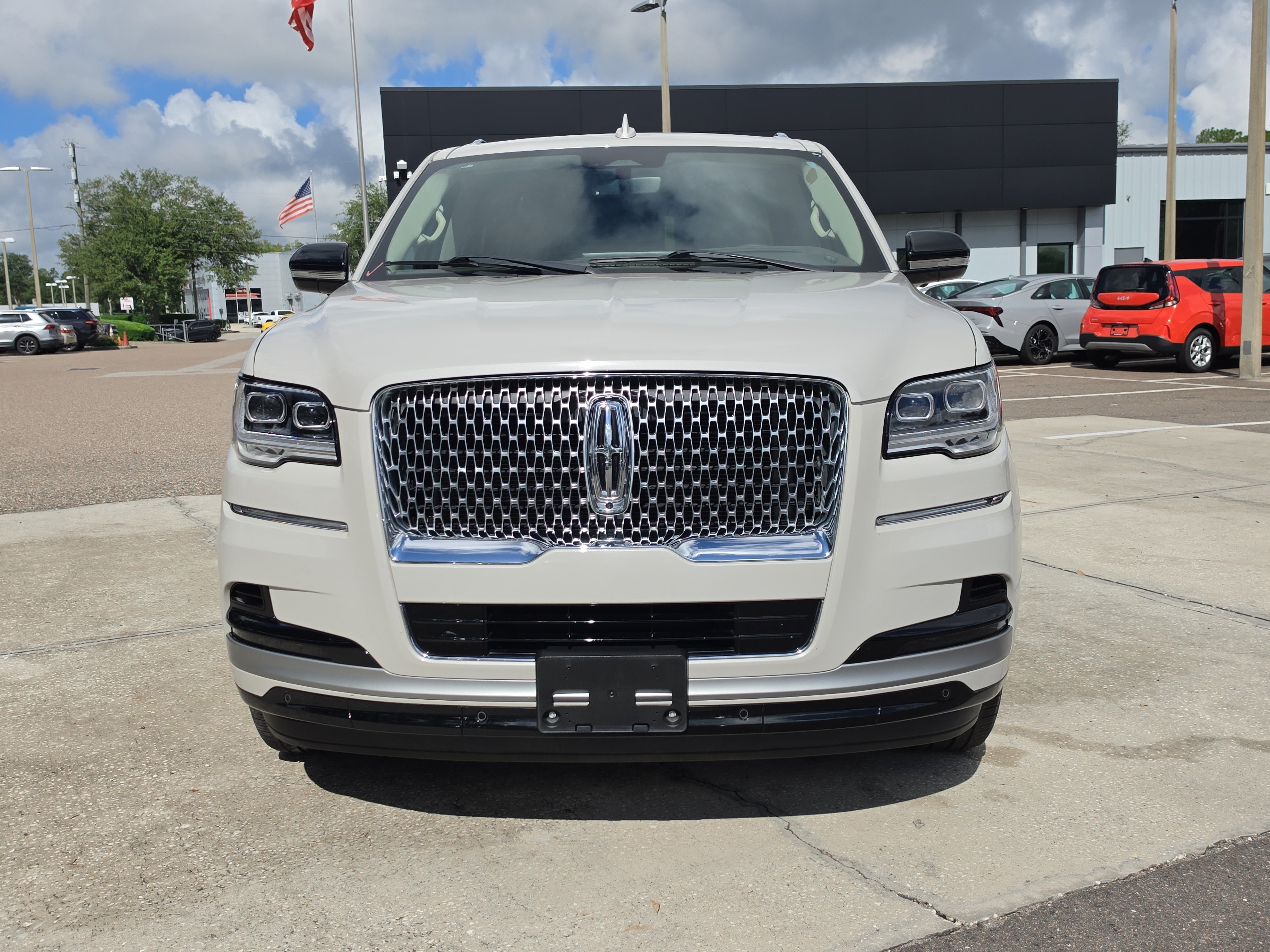 Used 2024 Lincoln Navigator Reserve AWD/4WD image 3