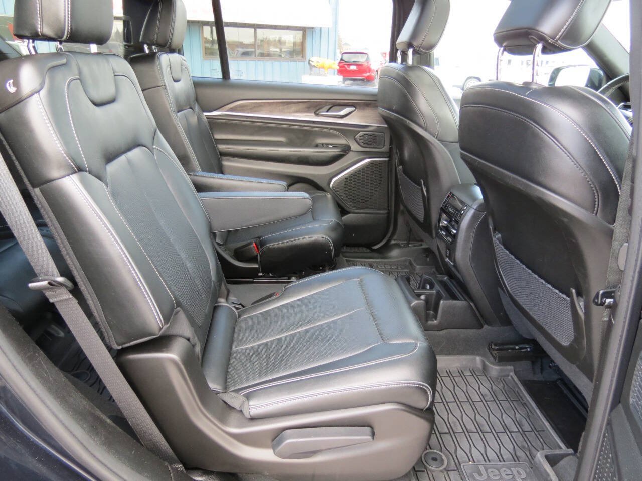 Used 2024 Jeep Grand Cherokee L Overland w/ Trailer Tow Package AWD/4WD image 13