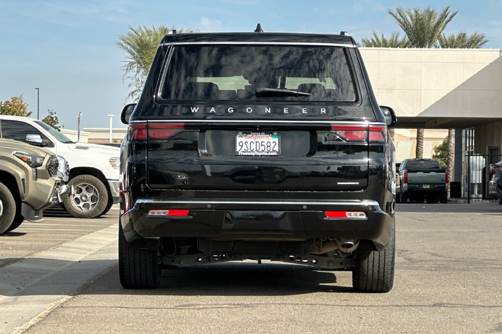Used 2024 Jeep Wagoneer Series II w/ Flexible Seating Group AWD/4WD image 6