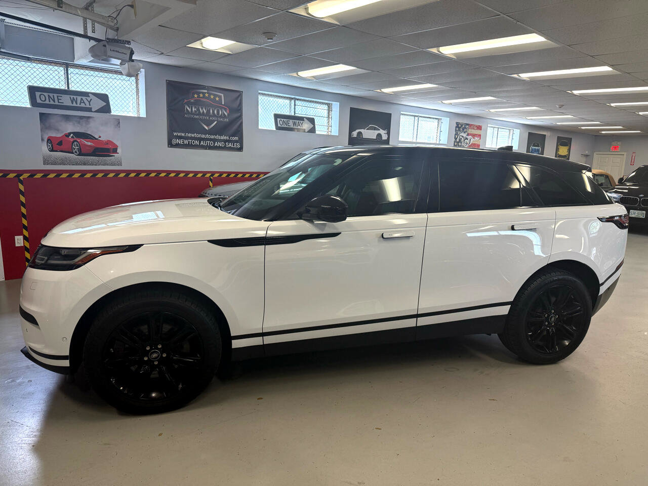 Used 2021 Land Rover Range Rover Velar S image 4
